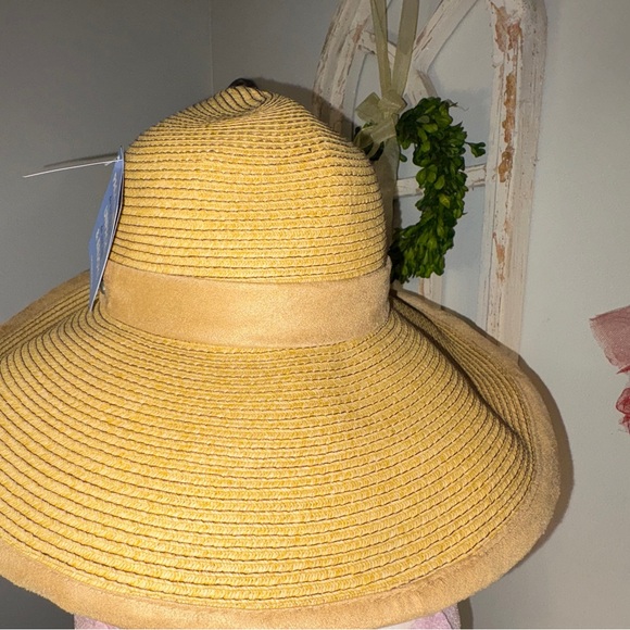 Chic Tan Wide-Brim Hat main image 5